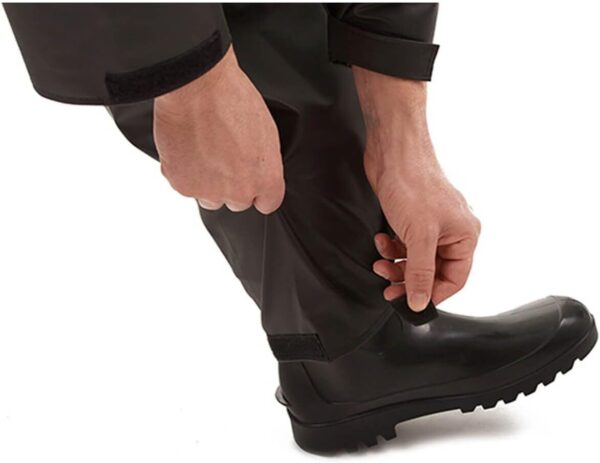 51Zv8uQA0GL._AC_SL1200_.jpg Conjunto Capa de chuva Motoqueiro Tamanho P PVC 0,28mm Combate Com Gola Masculino Preto Pioneira - 2900-M-PRE-P