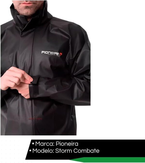 51oUZ93nlhL._AC_SL1200_.jpg Conjunto Capa de chuva Motoqueiro Tamanho M PVC 0,28mm Combate Com Gola Masculino Preto Pioneira - 2900-M-PRE-M