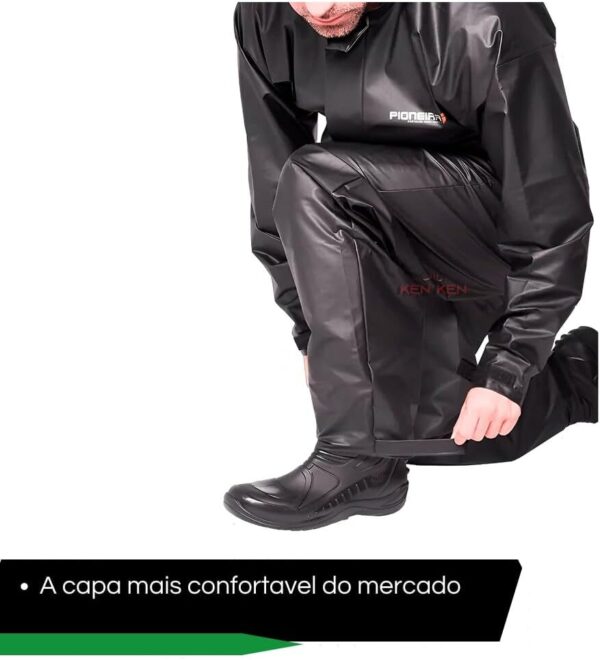 51yap-RtUsL._AC_SL1200_.jpg Conjunto Capa de chuva Motoqueiro Tamanho M PVC 0,28mm Combate Com Gola Masculino Preto Pioneira - 2900-M-PRE-M