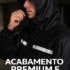 61x8UYB4oCL._AC_SL1500_.jpg Capa de Chuva Motoqueiro Impermeável Emborrachada com Capuz, Faixa Refletiva, Jaqueta com Zíper e Botão + Calça – Ideal para Motociclistas, Entregadores e Uso Urbano