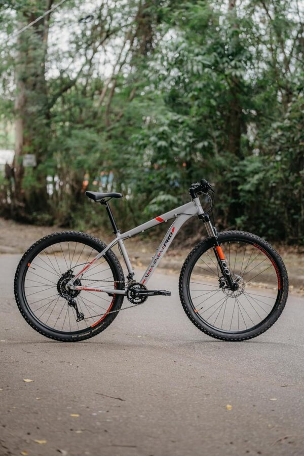 81my6MN6jZL._AC_SL1500_.jpg Caloi Bicicleta Aluminum Pro, Aro 29, Tamanho 17, Câmbio Microshift 20 Velocidades, Branca