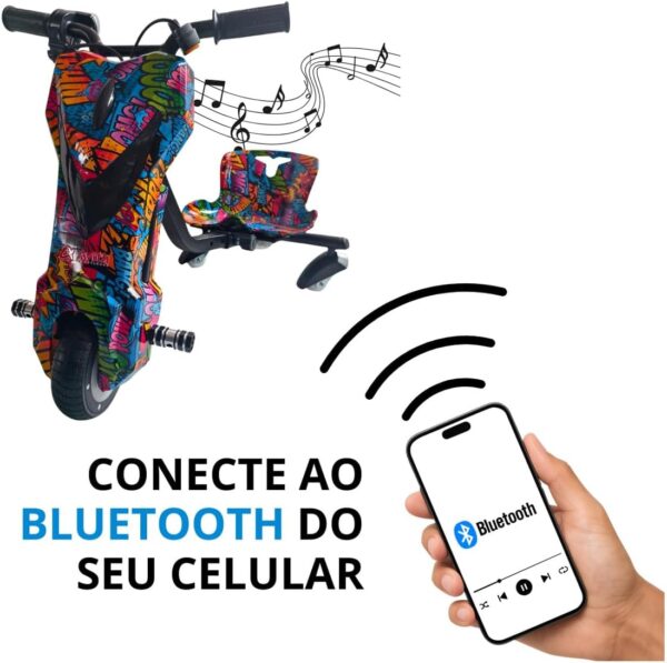 613KZqqmQoL._AC_SL1200_.jpg Patinete Elétrico Triciclo Infantil Drift 150W Cor Comic com LED, Música e Bluetooth, Suporta até 65kg, Autonomia até 5km, Liga na Chave, Ideal para Crianças e Pré-Adolescentes, Presente Filhos