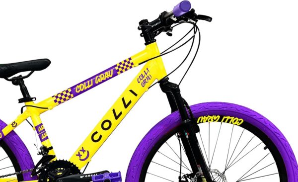 710JW86FfjL._AC_SL1500_.jpg Colli Bike, Bicicleta Grau, Aro 26, Freios a Disco, 21 V, Alavanca Rapid Fire 3/7V, Pedivela Triplo Aço, Selim Colli C/Carrinho, Pedal Free Sport 9/16 Colorido, Pneus Coloridos, Guidão Downhill