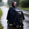 71iyo1qwU4L._AC_SL1500_.jpg Capa de chuva para scooter de mobilidade para equitação, acessórios de scooter de mobilidade, capa de scooter elétrica à prova d'água acessórios para poncho ao ar livre, scooters de mobilidade fechada