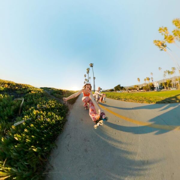 GoPro Max 360 - Câmera de Ação à Prova d'água, Vídeo 360 5.6K, Reenquadramento 4K, Foto 360, GPS, Live 1080p, Max HyperSmooth, TimeWarp, Trava de horizonte, Capturas com bastão invisível