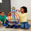 81kADVpuVL._AC_SL1500_.jpg Hot Wheels City Pista de Brinquedo Mega Garagem para crianças a partir de 4 anos