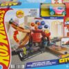 91VvEGVqO6L._AC_SL1500_.jpg Hot Wheels City Pista de Brinquedo Loja de doces para crianças a partir de 3 anos